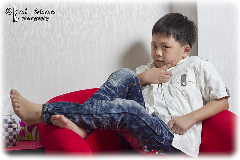 Indoor children photoshoot session with Dylan at Joyous Nails Seng Kang