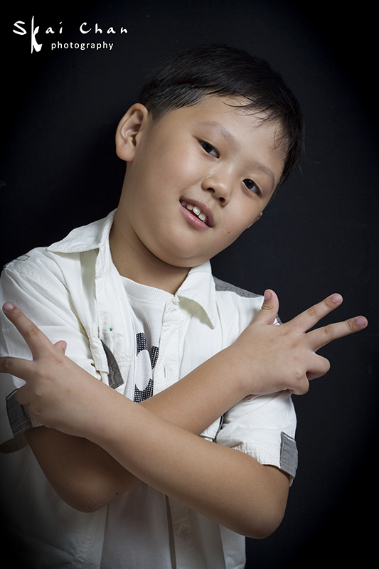 Indoor children photoshoot session with Dylan at Joyous Nails Seng Kang