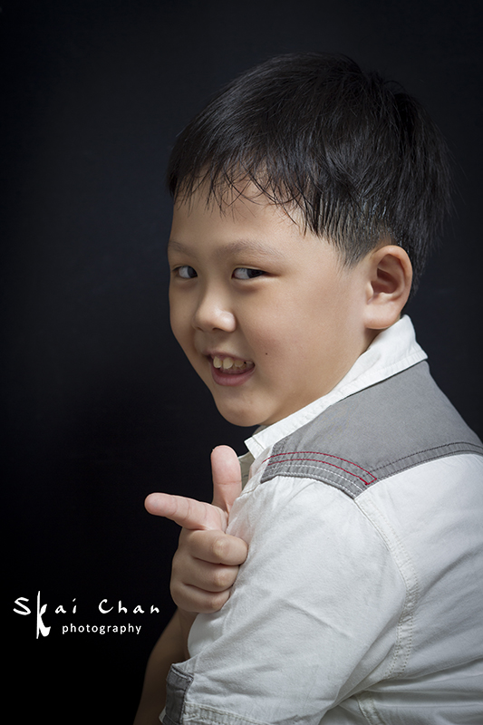 Indoor children photoshoot session with Dylan at Joyous Nails Seng Kang