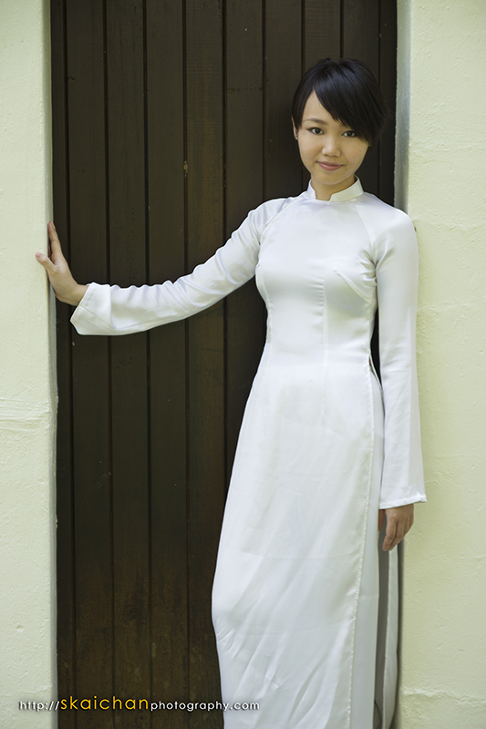Traditional dress - Vietnamese Ao Dai photoshoot session with KT Pham at Duxton Plain Park