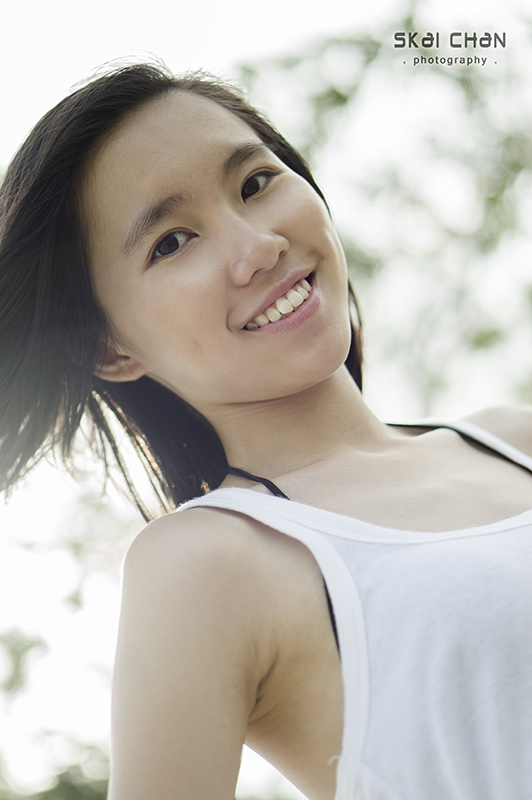 Lifestyle portrait photoshoot session with Vanessa Toh at Pasir Ris Park