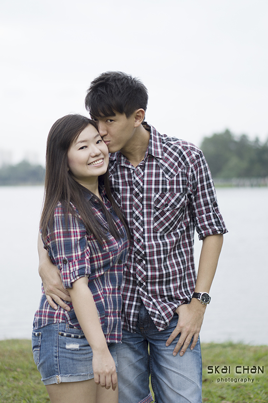 Creative and cute outdoor couple photoshoot session with Derrick and Ariel at Jurong Lake Gardens