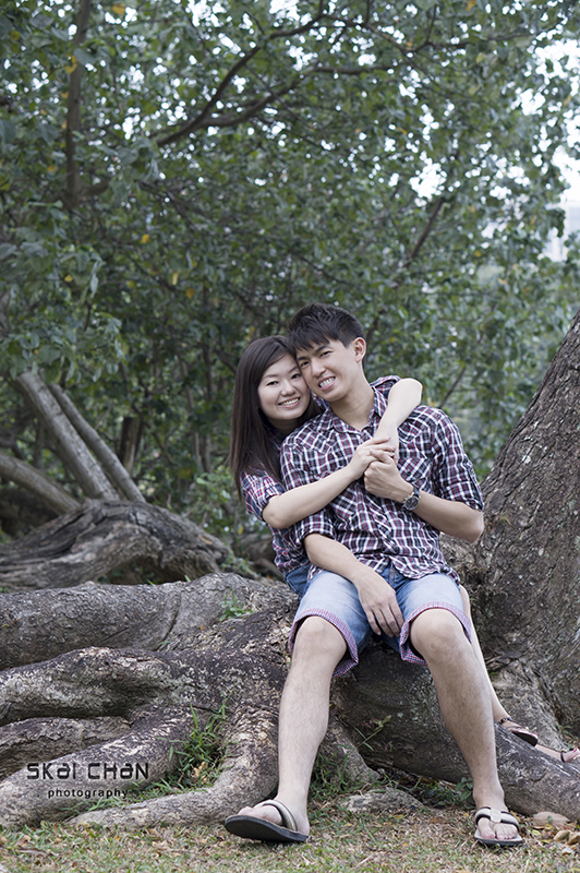 Creative and cute outdoor couple photoshoot session with Derrick and Ariel at Jurong Lake Gardens
