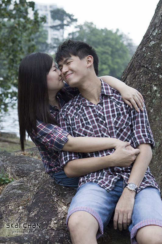 Creative and cute outdoor couple photoshoot session with Derrick and Ariel at Jurong Lake Gardens
