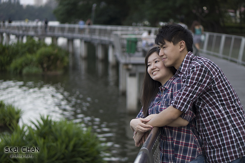 Creative and cute outdoor couple photoshoot session with Derrick and Ariel at Jurong Lake Gardens