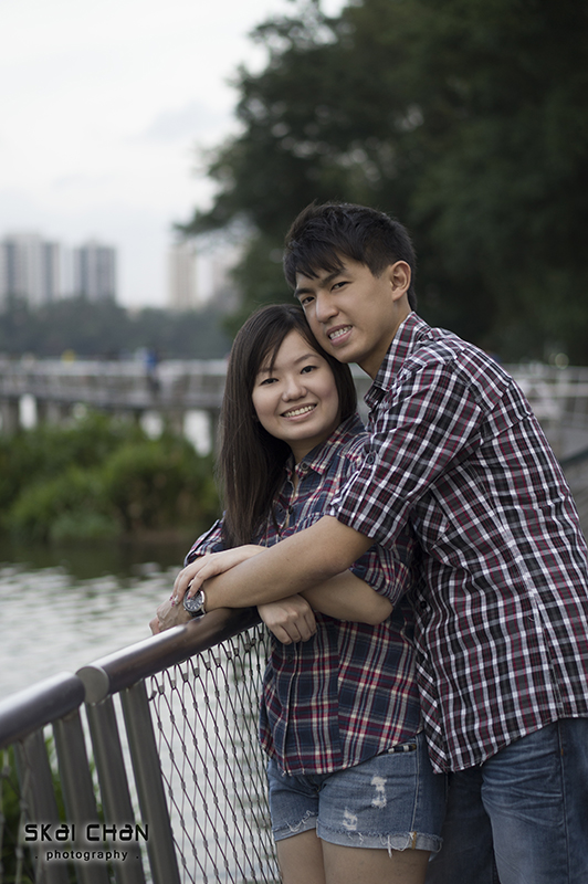 Creative and cute outdoor couple photoshoot session with Derrick and Ariel at Jurong Lake Gardens