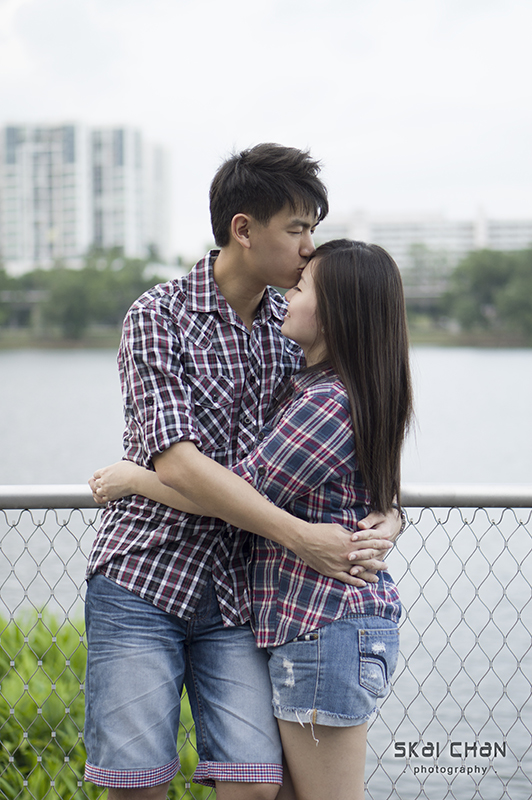 Creative and cute outdoor couple photoshoot session with Derrick and Ariel at Jurong Lake Gardens