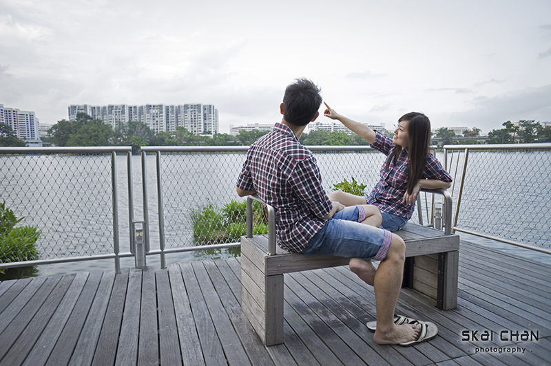 Creative and cute outdoor couple photoshoot session with Derrick and Ariel at Jurong Lake Gardens