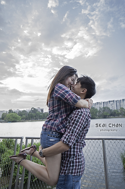 Creative and cute outdoor couple photoshoot session with Derrick and Ariel at Jurong Lake Gardens
