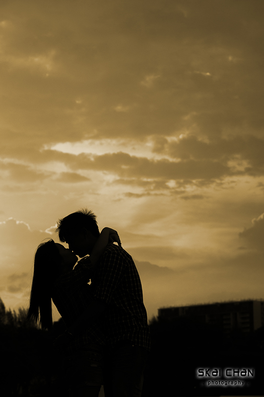 Creative and cute outdoor couple photoshoot session with Derrick and Ariel at Jurong Lake Gardens
