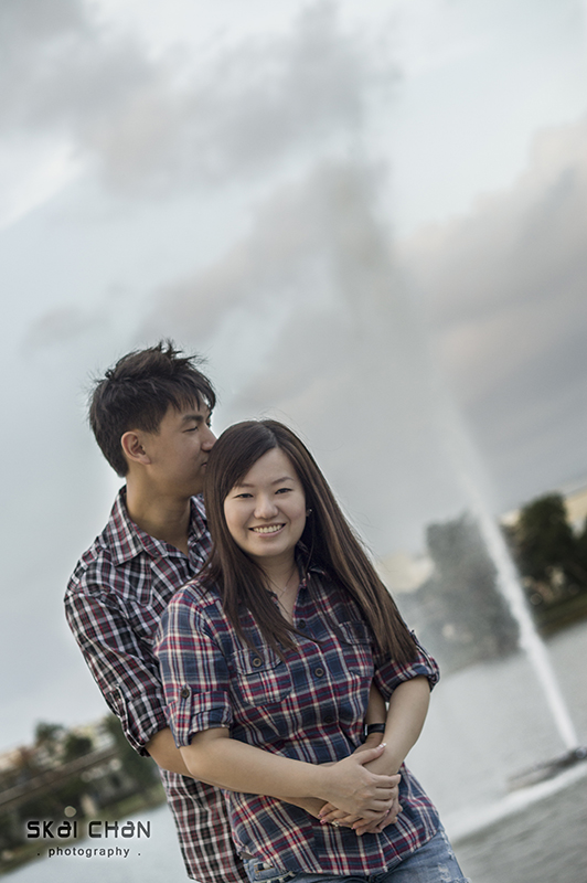 Creative and cute outdoor couple photoshoot session with Derrick and Ariel at Jurong Lake Gardens