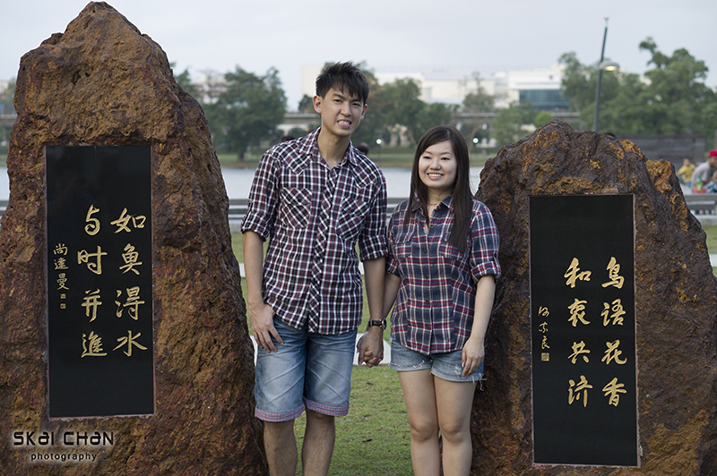 Creative and cute outdoor couple photoshoot session with Derrick and Ariel at Jurong Lake Gardens