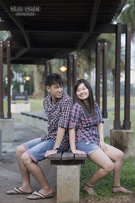 Creative and cute outdoor couple photoshoot session with Derrick and Ariel at Jurong Lake Gardens