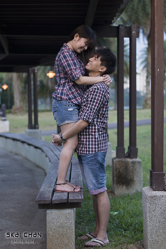 Creative and cute outdoor couple photoshoot session with Derrick and Ariel at Jurong Lake Gardens