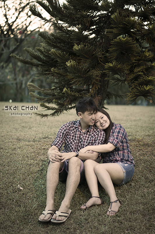 Creative and cute outdoor couple photoshoot session with Derrick and Ariel at Jurong Lake Gardens