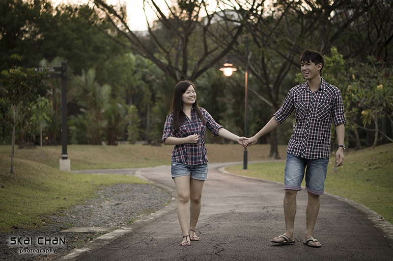 Creative and cute outdoor couple photoshoot session with Derrick and Ariel at Jurong Lake Gardens