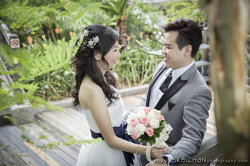 Pre-Wedding photoshoot session with Peter and Peiwei at Registries of Marriages Singapore, Fort Canning Park