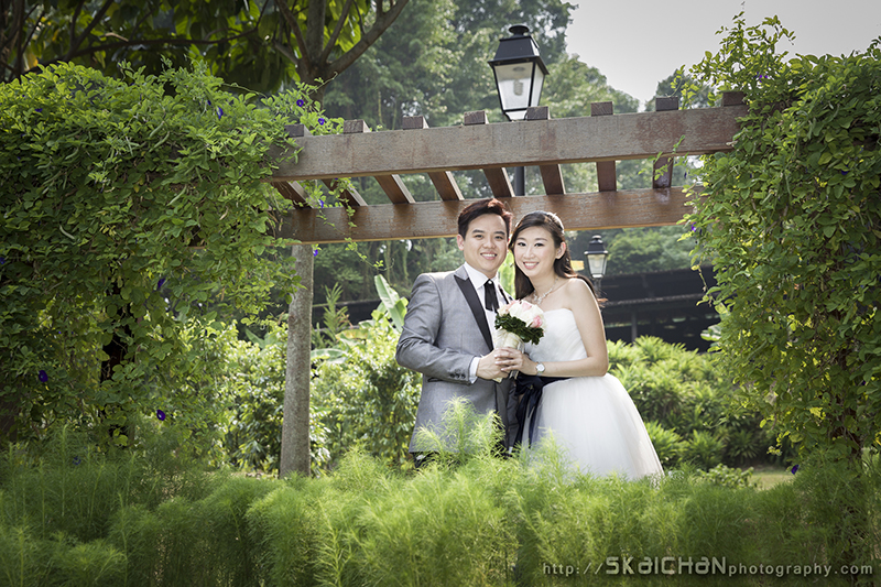 Pre-Wedding photoshoot session with Peter and Peiwei at Registries of Marriages Singapore, Fort Canning Park