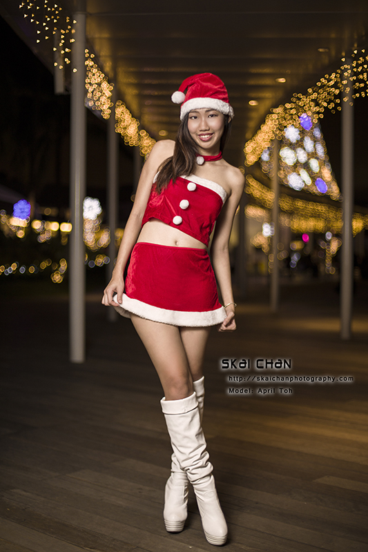 Christmas Themed santarina portrait photoshoot session with April at Vivocity Rooftop