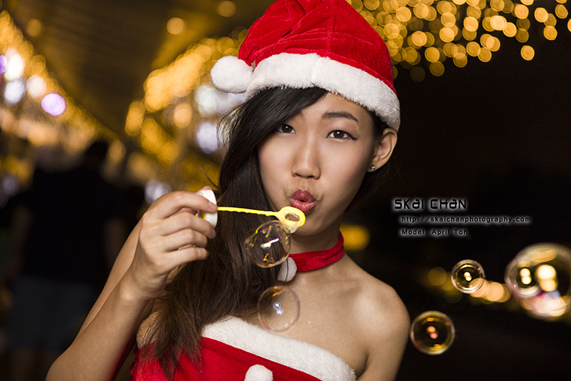Christmas Themed santarina portrait photoshoot session with April at Vivocity Rooftop