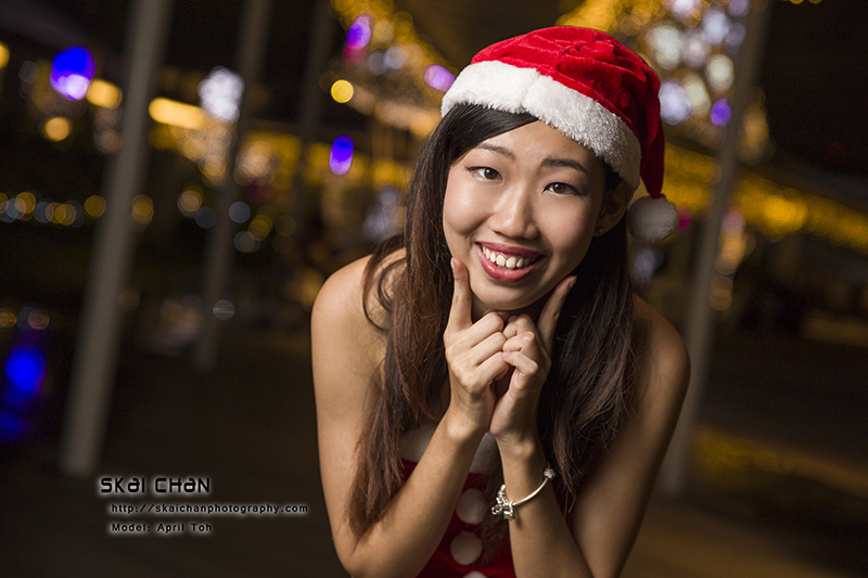 Christmas Themed santarina portrait photoshoot session with April at Vivocity Rooftop
