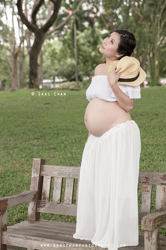 Maternity/Pregnancy portrait photoshoot session with Monica Weng-Ong at Punggol Park