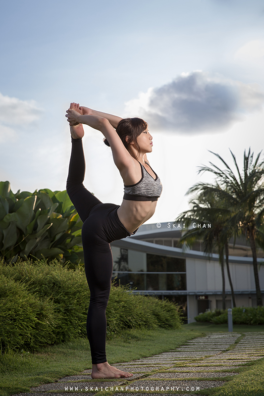 Yoga portrait photoshoot session with Sharon Ng En Hui at Vivocity Rooftop