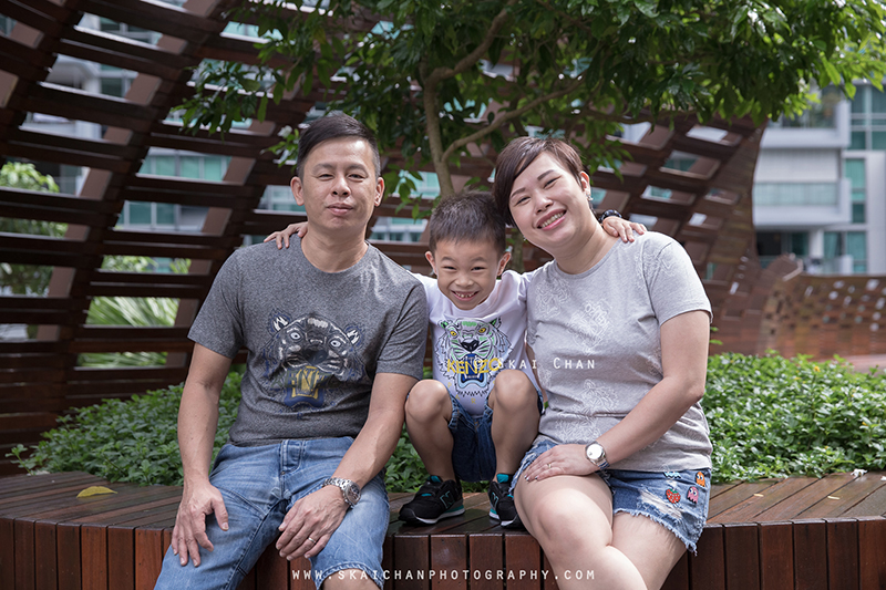 Outdoor family photoshoot session with James, Cherlyn & Isaac @ The Minton