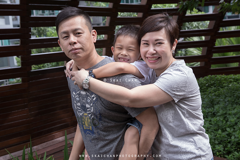 Outdoor family photoshoot session with James, Cherlyn & Isaac @ The Minton