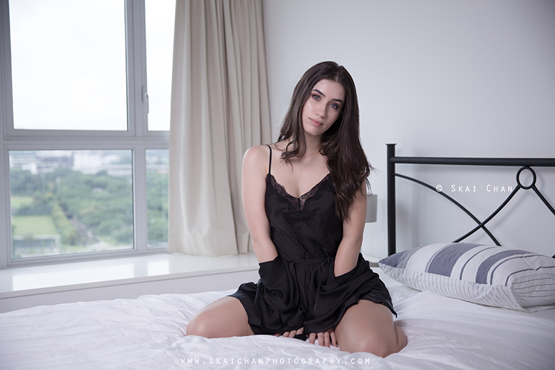 Bedroom boudoir photoshoot session with Leila Barrick