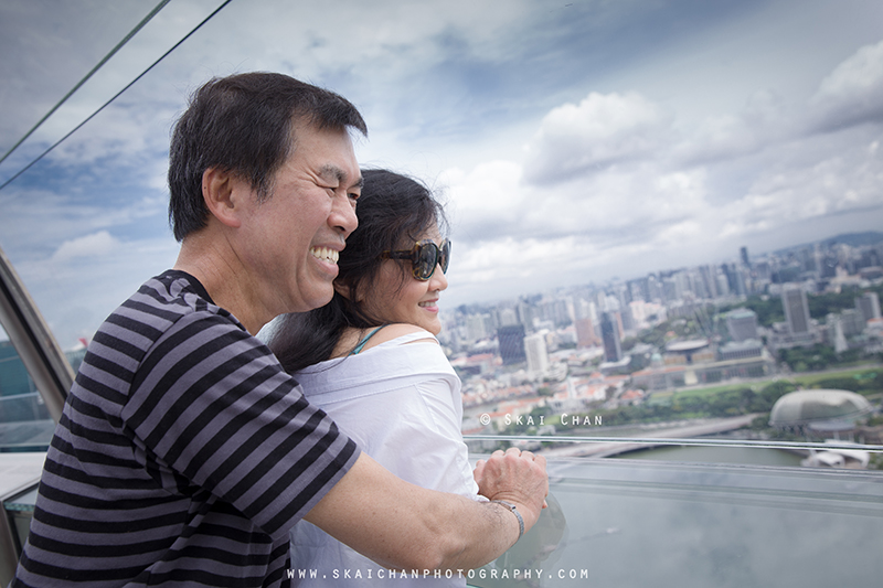 Outdoor casual couple photoshoot session with Michael & Kimli at Marina Bay Sands (MBS) hotel