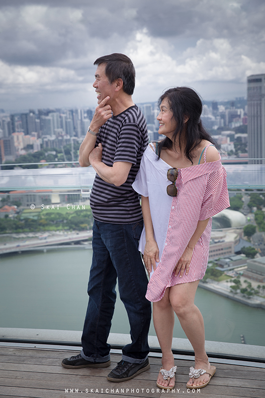 Outdoor casual couple photoshoot session with Michael & Kimli at Marina Bay Sands (MBS) hotel