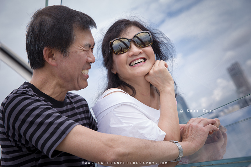 Outdoor casual couple photoshoot session with Michael & Kimli at Marina Bay Sands (MBS) hotel
