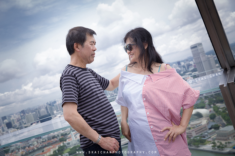 Outdoor casual couple photoshoot session with Michael & Kimli at Marina Bay Sands (MBS) hotel