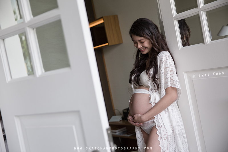 Maternity boudoir milk bath portrait photoshoot session with Eva at Hotel Fort Canning