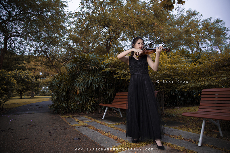Night violin portrait photoshoot session with Ha Eun at Gardens by the Bay East