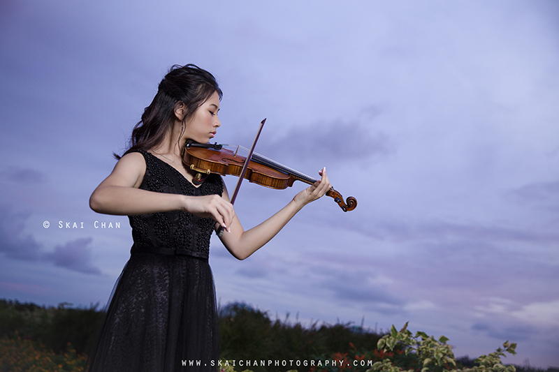 Night violin portrait photoshoot session with Ha Eun at Gardens by the Bay East