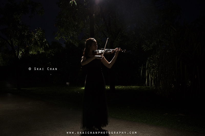 Night violin portrait photoshoot session with Ha Eun at Gardens by the Bay East