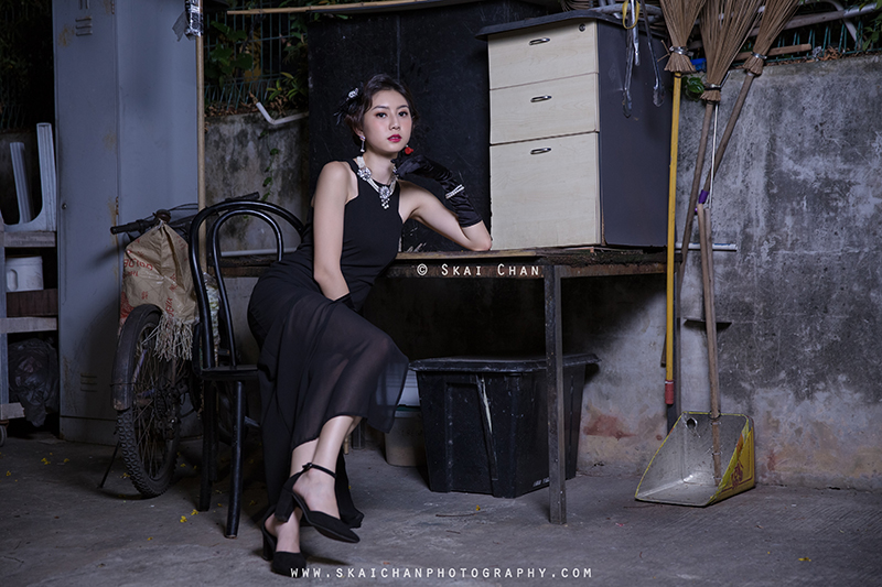 Vintage themed retro style night photoshoot session with Hilary at Ann Siang Hill Park (back alley)