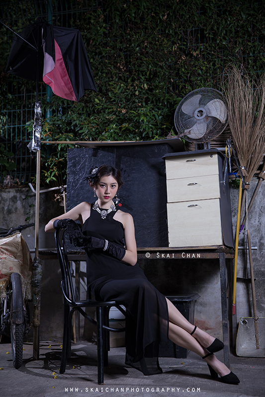 Vintage themed retro style night photoshoot session with Hilary at Ann Siang Hill Park (back alley)