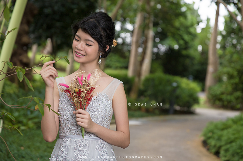 Garden bridal photoshoot session with Robyn Skye at Gardens by the Bay