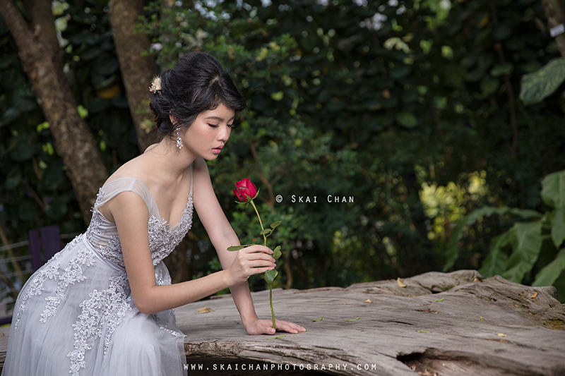 Garden bridal photoshoot session with Robyn Skye at Gardens by the Bay