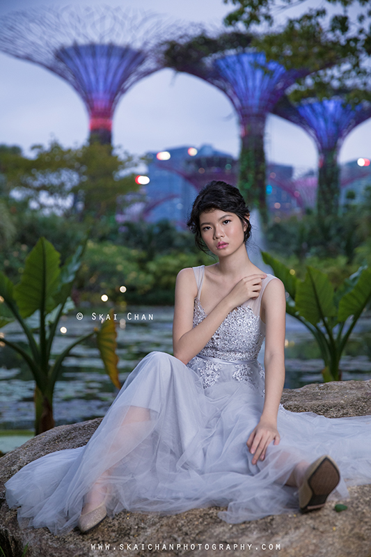 Garden bridal photoshoot session with Robyn Skye at Gardens by the Bay