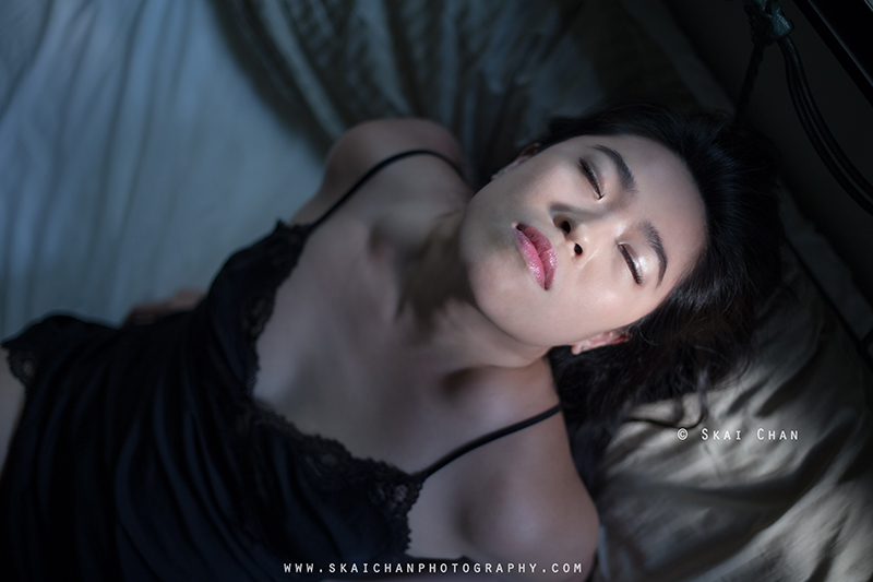 Bedroom boudoir portrait photoshoot session with Syriicyaniide at Tiong Bahru