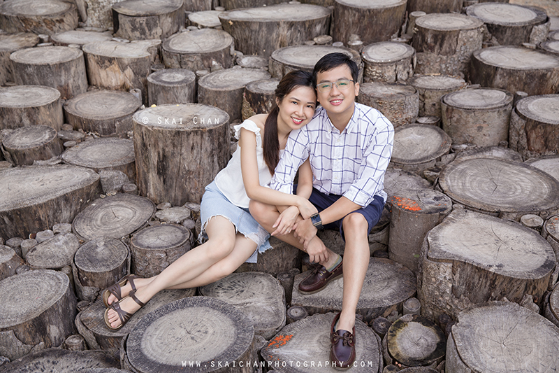Outdoor lifestyle couple photoshoot session with Wei Loong & Shujuan at Jurong Lake Gardens