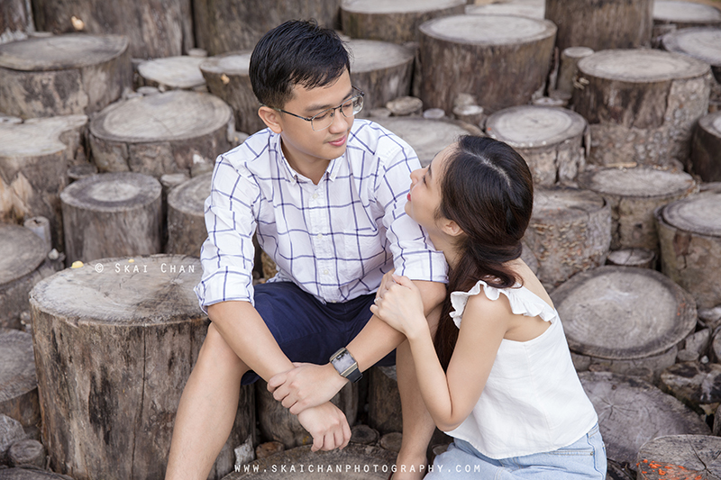Outdoor lifestyle couple photoshoot session with Wei Loong & Shujuan at Jurong Lake Gardens