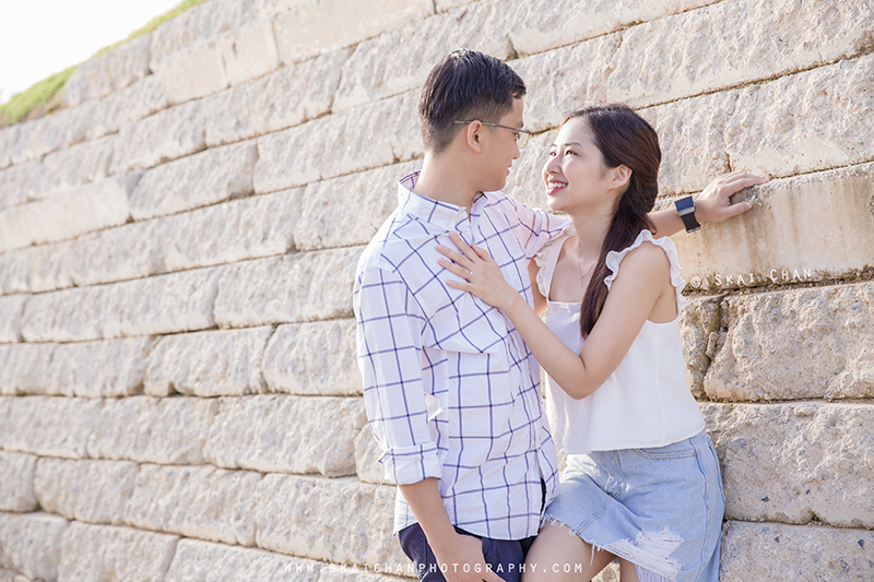 Outdoor lifestyle couple photoshoot session with Wei Loong & Shujuan at Jurong Lake Gardens