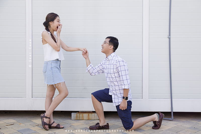 Outdoor lifestyle couple photoshoot session with Wei Loong & Shujuan at Jurong Lake Gardens