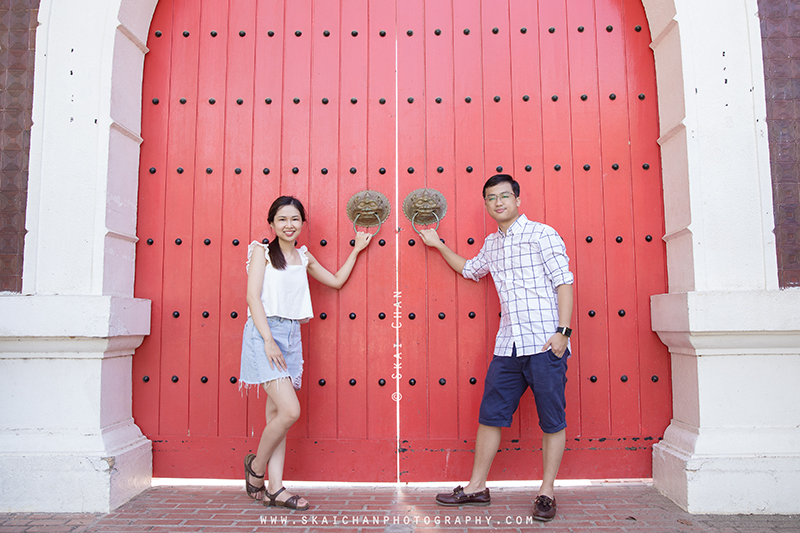 Outdoor lifestyle couple photoshoot session with Wei Loong & Shujuan at Jurong Lake Gardens