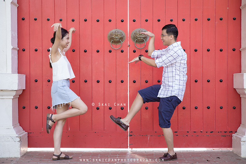 Outdoor lifestyle couple photoshoot session with Wei Loong & Shujuan at Jurong Lake Gardens